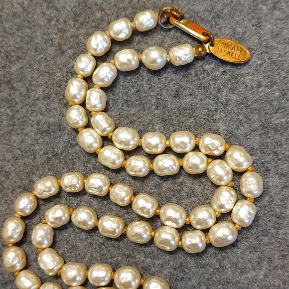 Vintage Signed Miriam Haskell High Lustre 23" Pearl Necklace - Picture 2 of 6